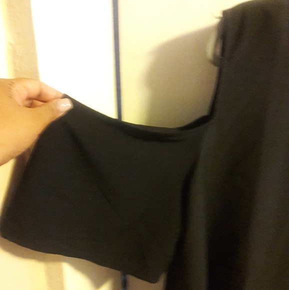 Black top - Picture 2 of 2